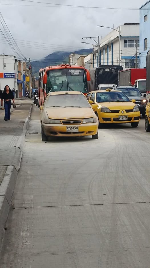 Incendio en taxi fue controlado en la vía San Juan Bosco hacia el colegio Champagnat en Pasto