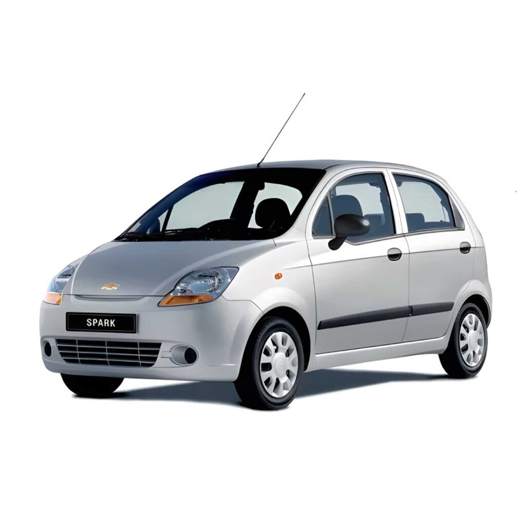 Carro permanece abandonado tras accidente provocado por conductores en estado de embriaguez en Pasto