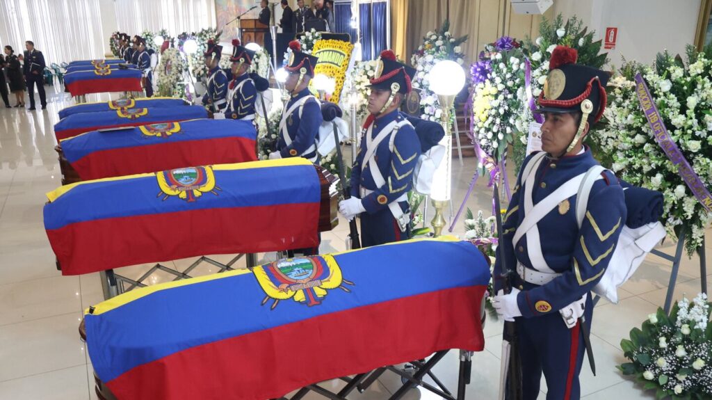 Ecuador despide a los 11 militares asesinados y Comandos de Frontera niega el ataque