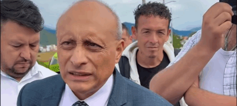 Alcalde de Pasto en diálogo con transportadores en el peaje de Chachagüí