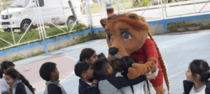 “Yo me acepto como soy y te acepto como eres”: niños y niñas de San Fernando celebran la diversidad en el Carnaval de la Vida
