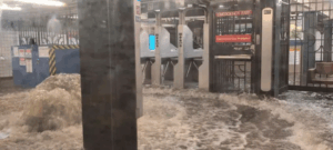 Fuertes lluvias paralizan el metro de Nueva York y provocan caos generalizado en la ciudad