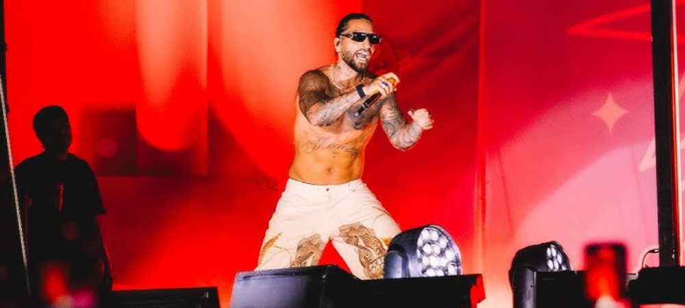 Maluma frena show y regaña a madre con bebé