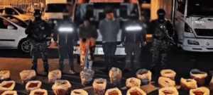 Ecuador detiene a dos personas que transportaban explosivos con destino a Colombia