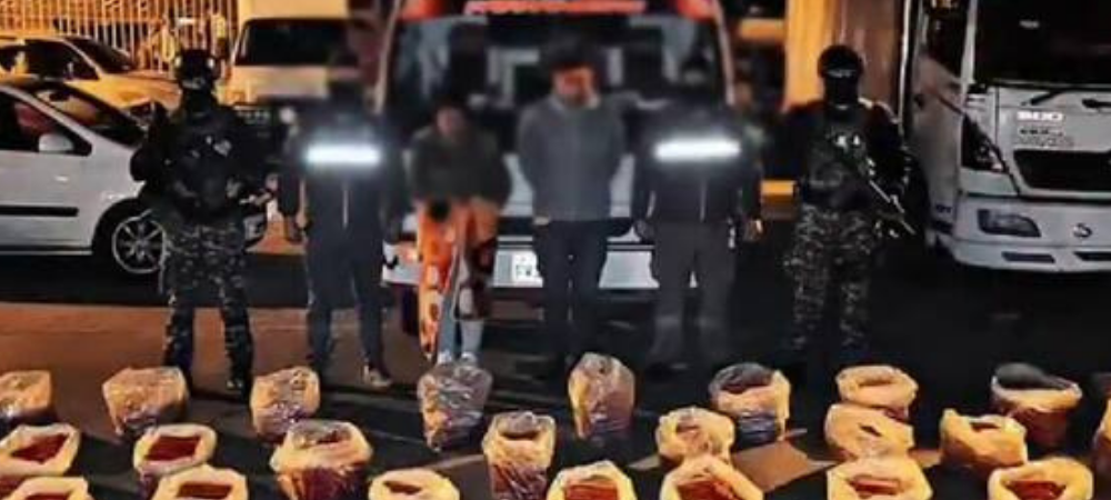 Ecuador detiene a dos personas que transportaban explosivos con destino a Colombia