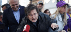 Semanas difíciles para Javier Milei: escándalo de corrupción, desplome de la confianza ciudadana y crisis política en plena campaña