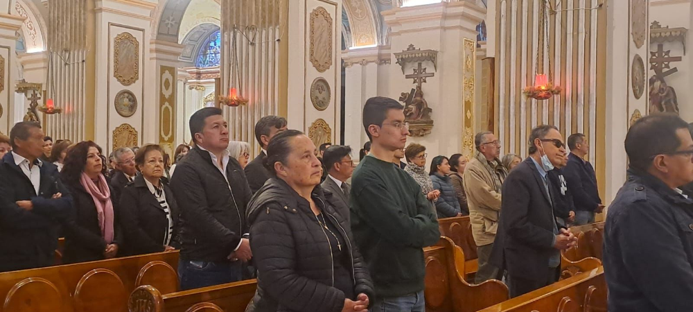 En Pasto despiden al senador Miguel Uribe Turbay con una misa en la Catedral. En Bogotá jornada de homenajes.