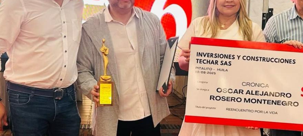 Comunicador nariñense Óscar Alejandro Rosero, recibe el Premio Regional de Periodismo Investigativo Flor Alba Nuñez Vargas, en la categoría Crónica 