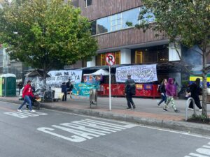 Comunidades indígenas, campesinas y afro continúan toma pacífica de entidades del Gobierno en Bogotá
