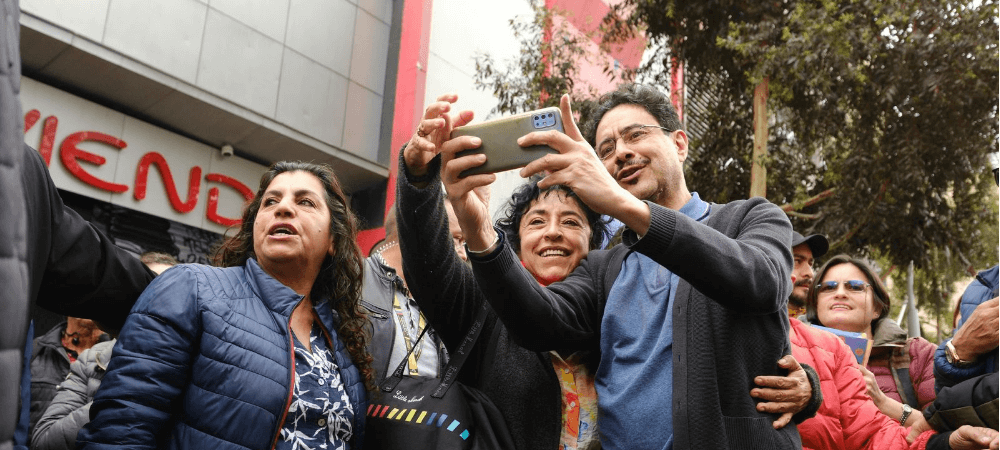Multitudinaria marcha del Pacto Histórico en Bogotá: Cepeda denuncia riesgo de exclusión electoral