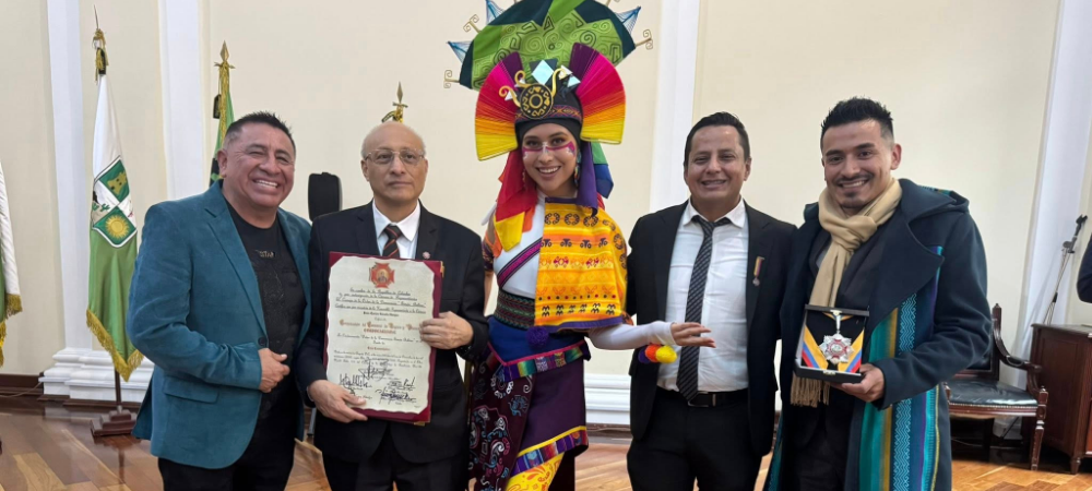 Carnaval de Negros y Blancos recibe la Orden de la Democracia Simón Bolívar