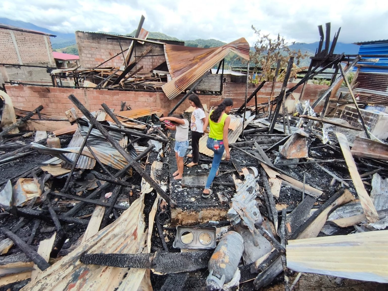 Nariño activa plan de emergencia por incendio en Policarpa y deslizamientos por lluvias