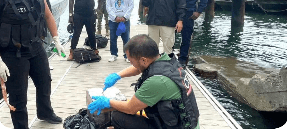 Armada incauta tonelada y media de clorhidrato de cocaína en aguas del Pacífico nariñense