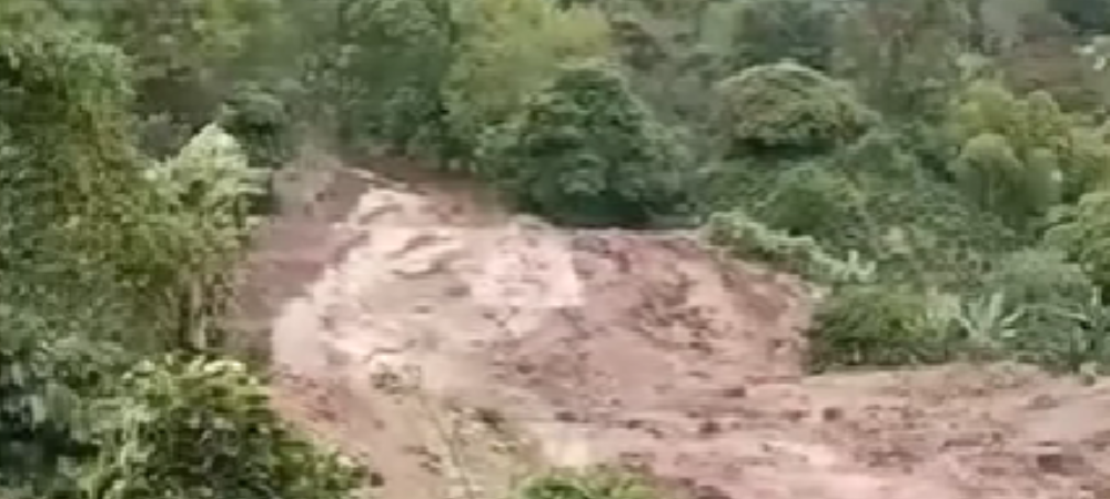 Deslizamiento de tierra afecta a la vereda Chapiurco en San Bernardo