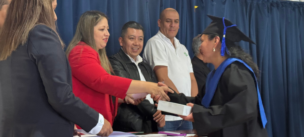 Artesanos y danzantes del Carnaval de Negros y Blancos reciben certificación en formación cultural