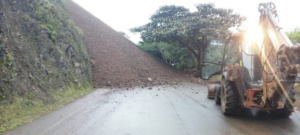 Deslizamientos y pasos restringidos afectan la movilidad en vías de Nariño