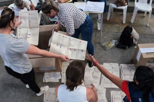 Escrutinio internacional y logistica electoral mantienen en espera la conformación final del Senado