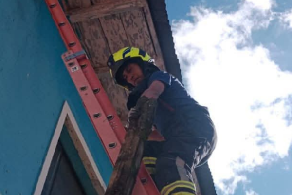 Bomberos de Pasto evitaron una tragedia por el riesgo de colapso de una vivienda