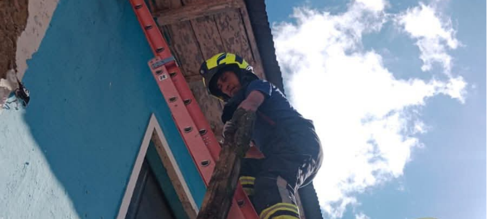 Bomberos de Pasto evitaron una tragedia por el riesgo de colapso de una vivienda