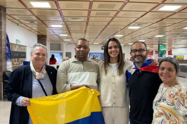 Legisladoras colombianas se unen a convoy humanitario