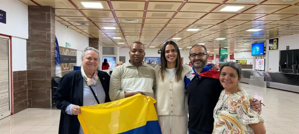 Legisladoras colombianas se unen a convoy humanitario