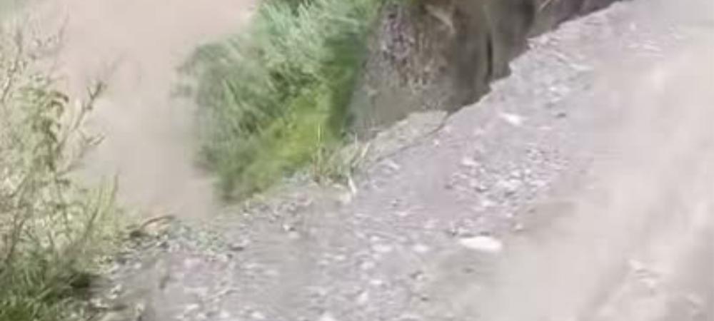 Comunidad advierte riesgo por socavación del río en carretera que conecta con Pasto